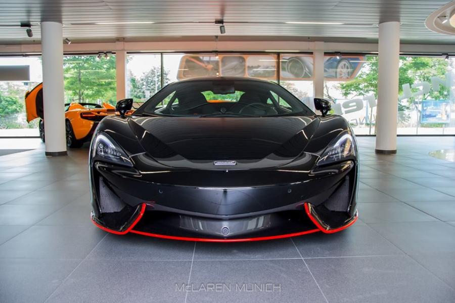  McLaren 570S in Onyx Black 2016 года  (фото 13 из 19)